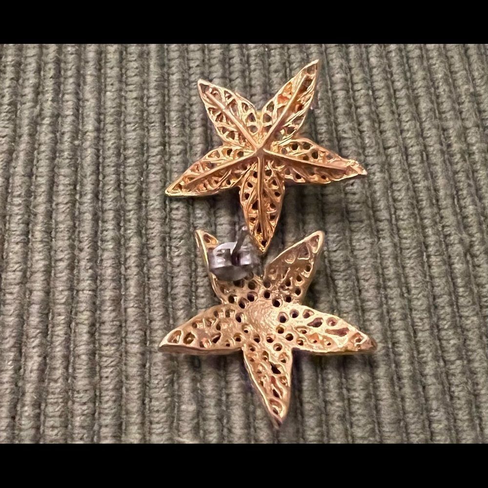 4 pair of gold colored vintage earrings shell star flower swirls gently used - Picture 10 of 10